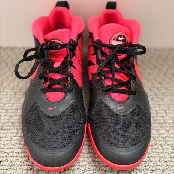 Nike Black and Red Athletic Shoes - Picture 2 of 6